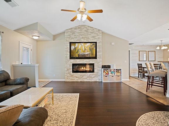 4th image of 12842 Mattison Ct