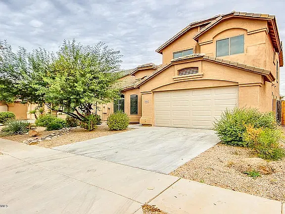 4 bed, 2.5 bath, 2056 sqft, $2,600 — Photo 3