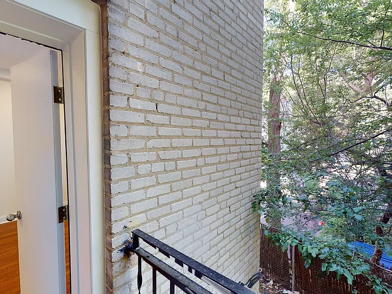 123 Sutherland Rd #1E — Photo 4