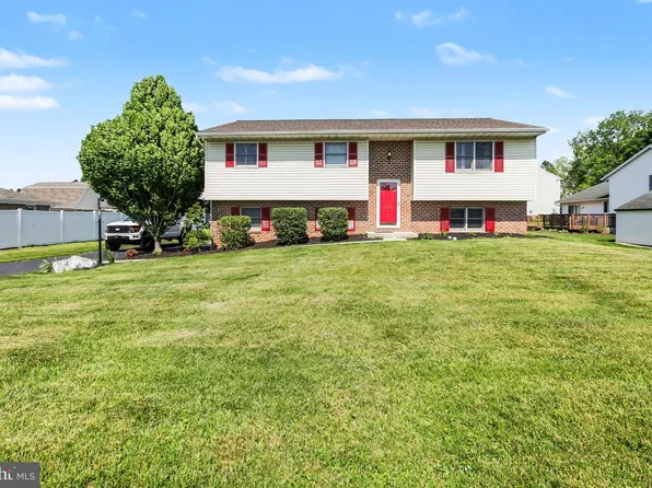 212 Brunswick Ln, Palmyra, PA 17078