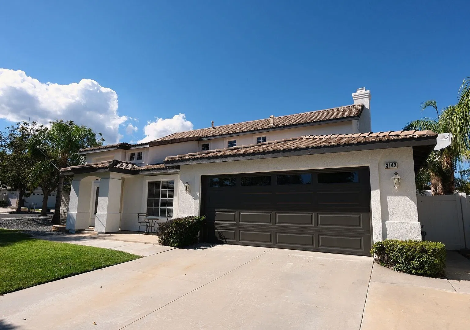 Bright & Charming Corona Home with Large Corner Lot — Photo 3