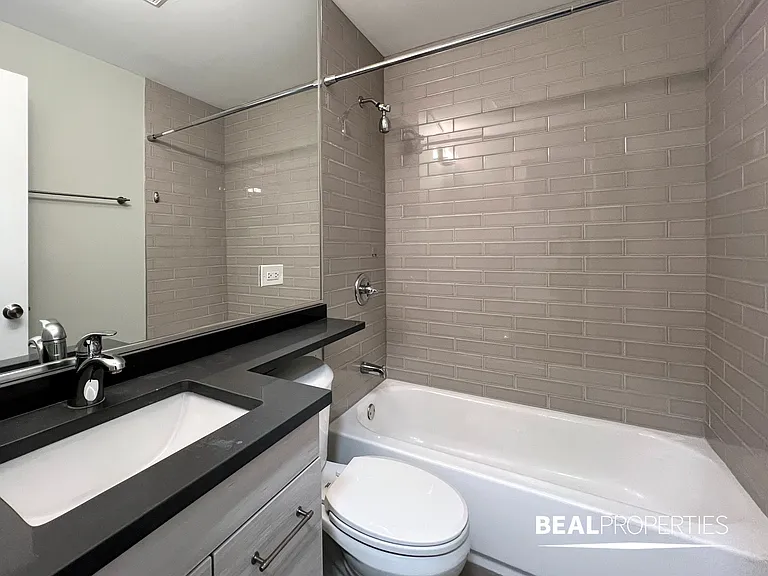 445 W Barry — Photo 76