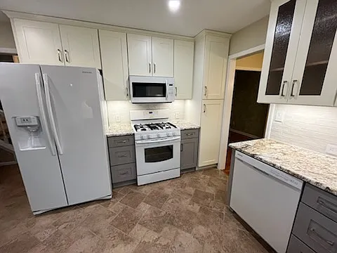 NEW Kitchen - Like New appliances. All Matching Samsung :-)