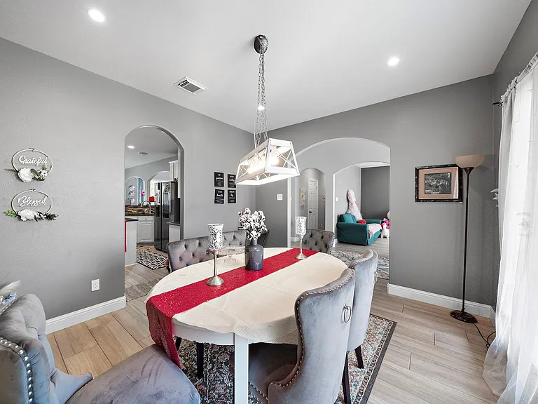 815 Arlington Ln — Photo 10