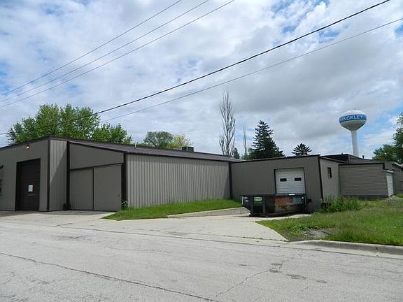 3rd image of 140 Wahlgren Ave