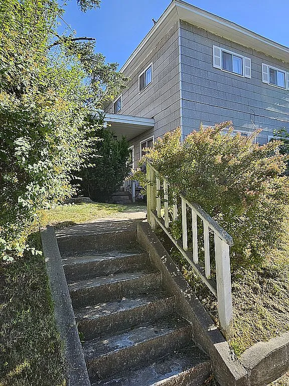 423 Jackson St — exterior photo
