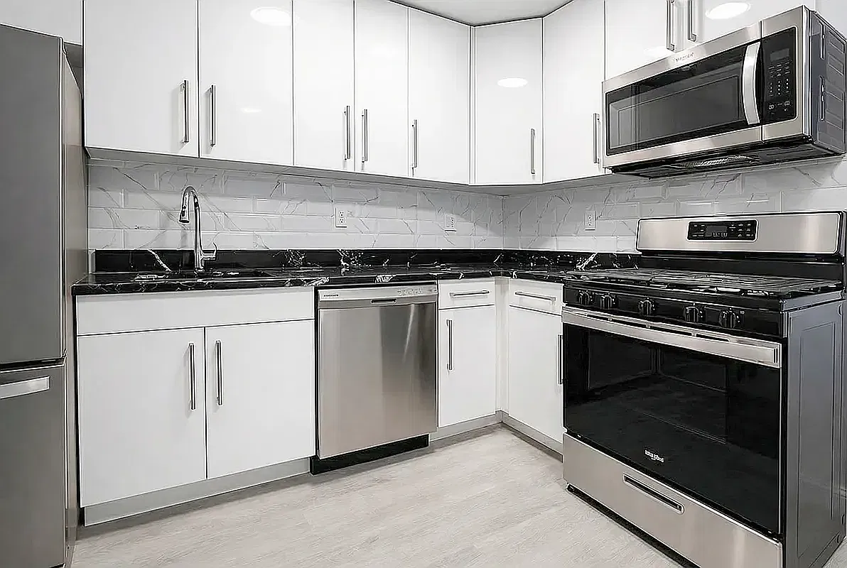 142 Huron St — Photo 3
