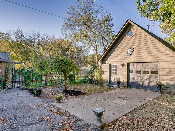4th image of 4530 Douglas Dr