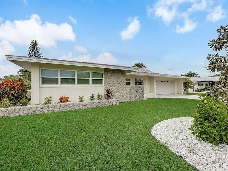 5256 Wisteria Ct — Photo 2