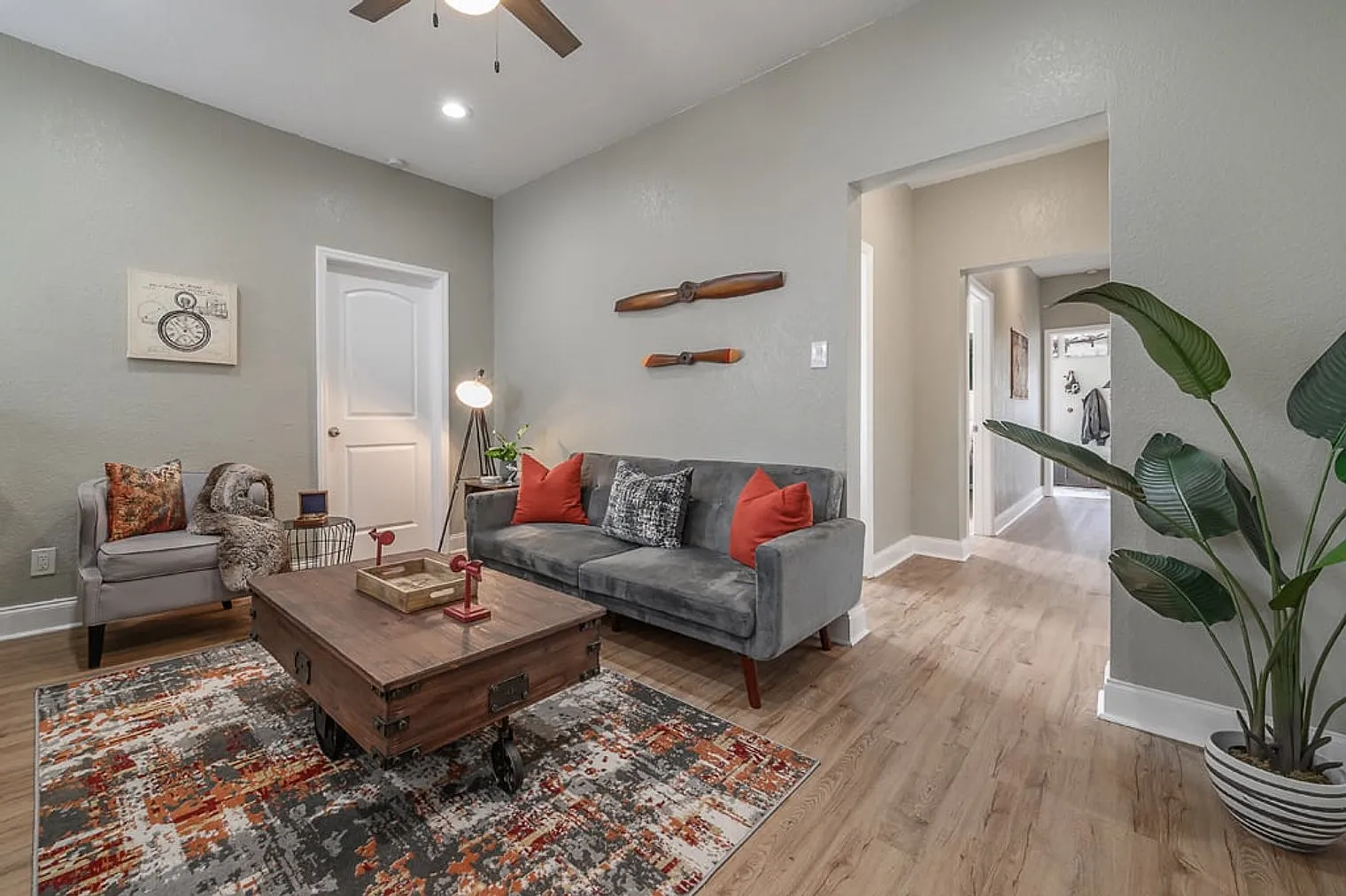 3 bed, 1.0 bath, $3,253 — Photo 1