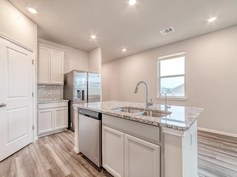 101 Red Cedar Ct — Photo 2