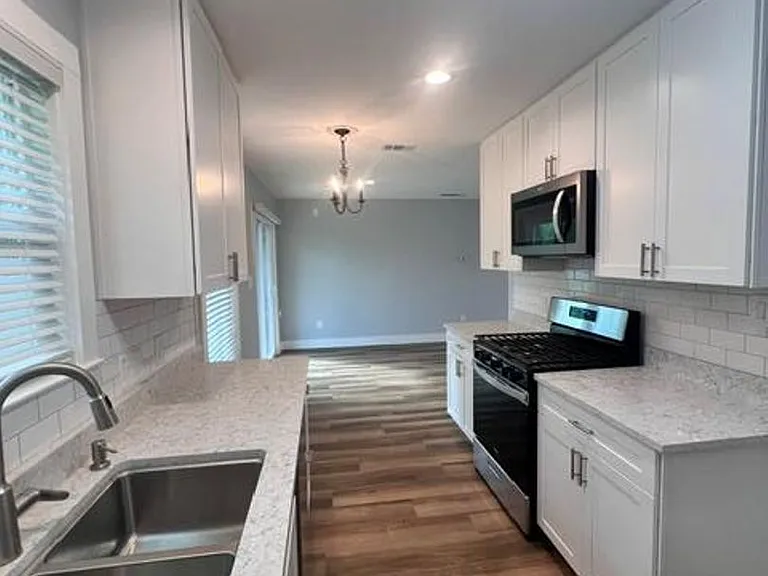 200 Deen Ave — Photo 8