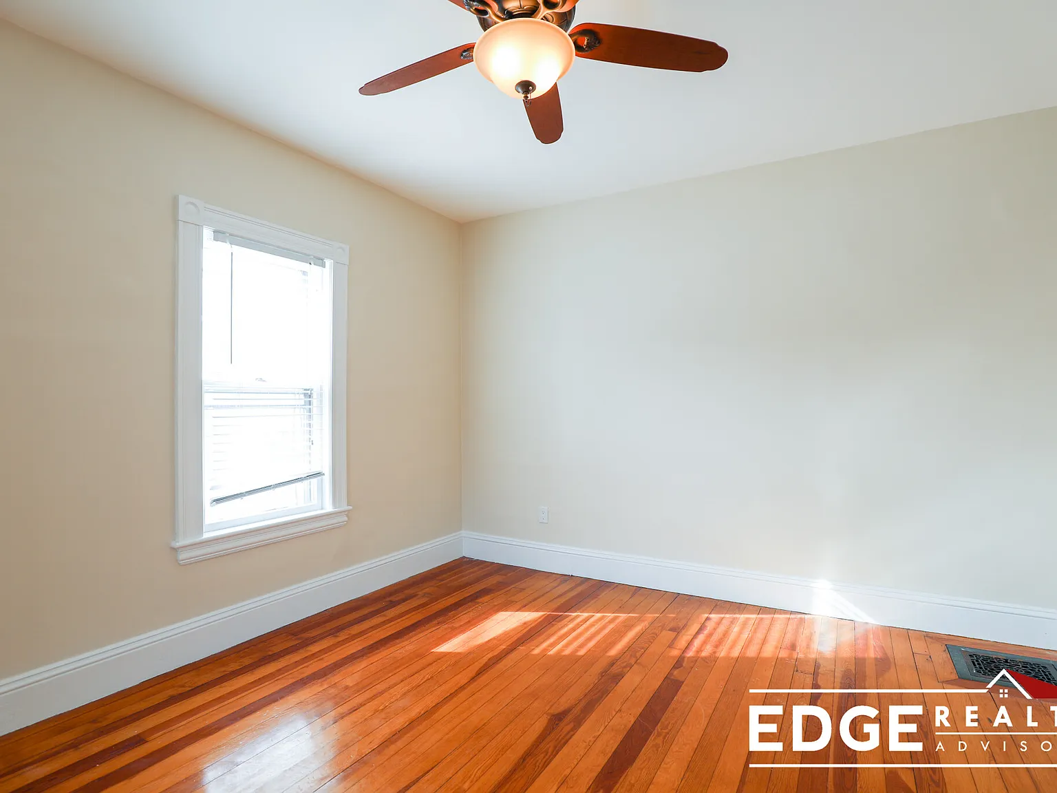 3 bed, 1200 sqft, $3,400 — Photo 3