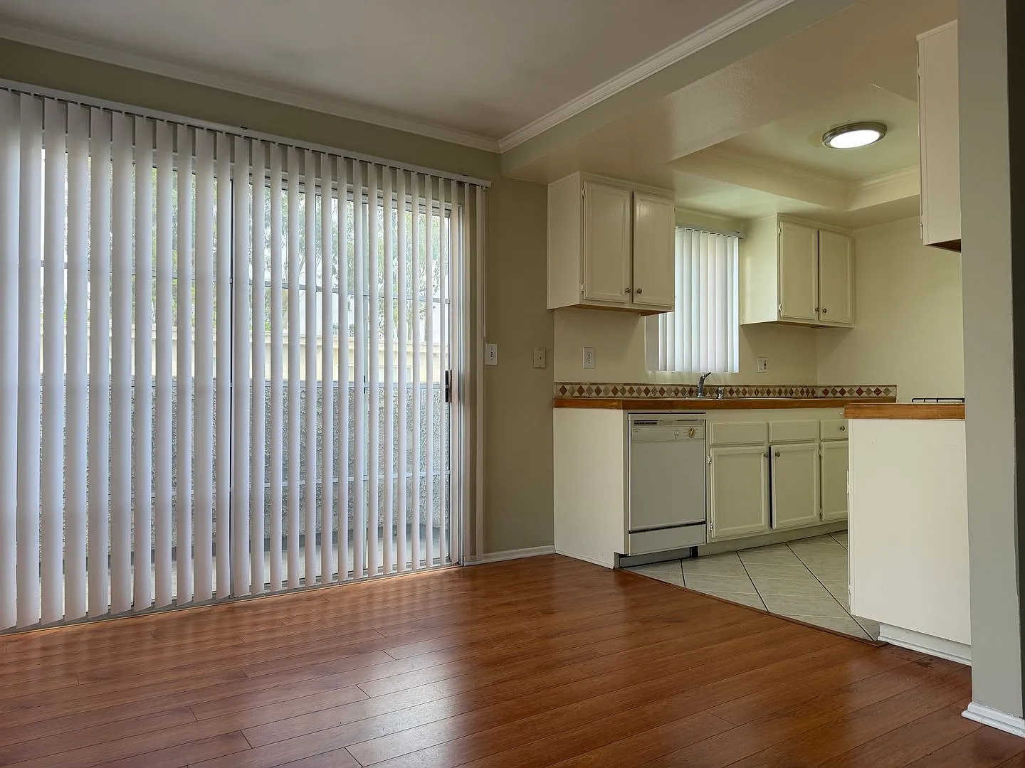 10825 Blix Street (9905) — Photo 2