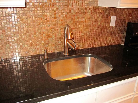 4th image of 187 Kent St