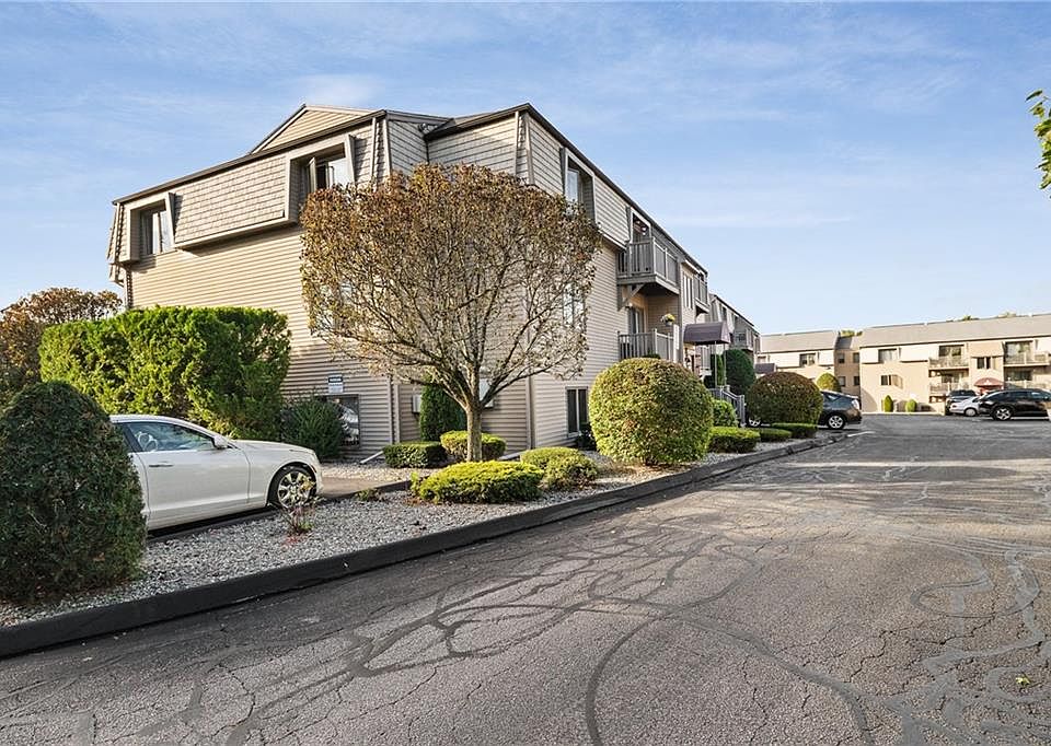 1st image of 62 Village Ct