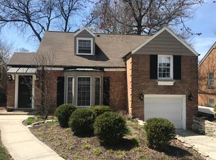 228 S Prospect Ave, Clarendon Hills, IL 60514