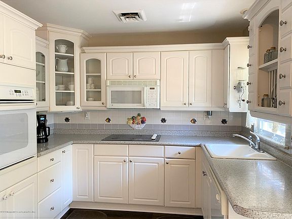 3rd image of 371A Portsmouth Dr #1001