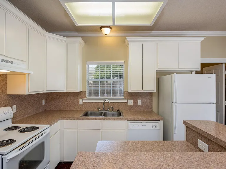 3719 Holick Ln — Photo 8