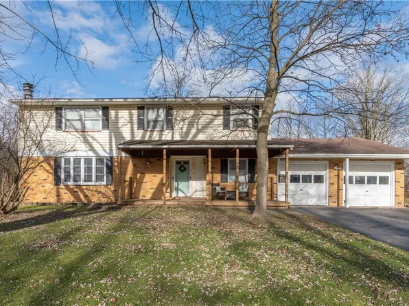 115 Florendin Dr, Henrietta, NY 14467