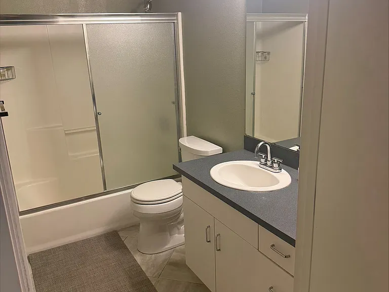 1009 NW Hoyt St #103 — Photo 6