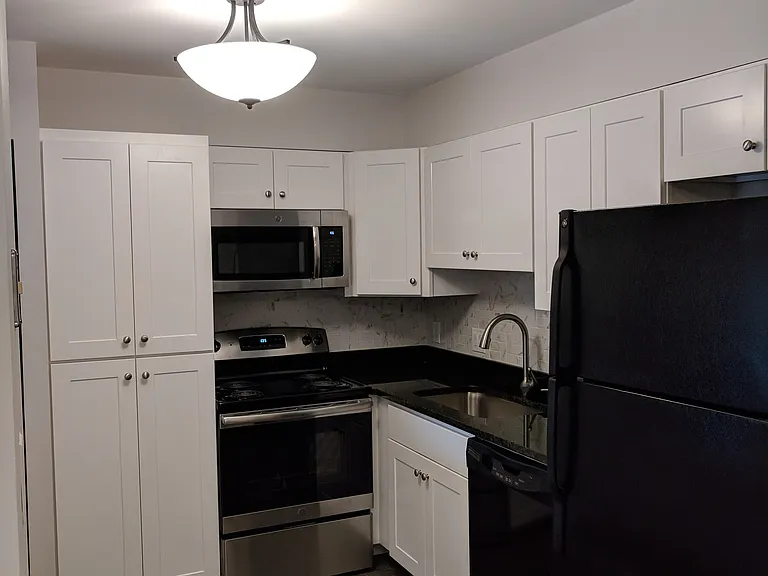 3800 Powell Ln #403 — Photo 9