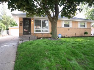 8251 W Acacia St, Milwaukee, WI