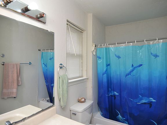 5th image of 2810 Honeysuckle Dr