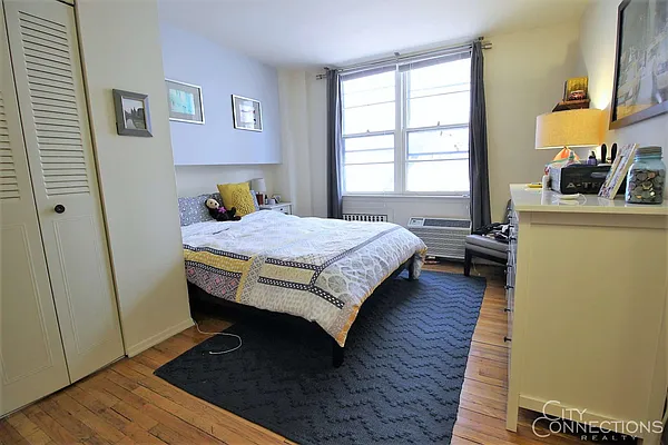 Rented by City Connections Realty | media 4