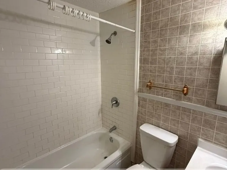 2721 Daly Ave — Photo 6