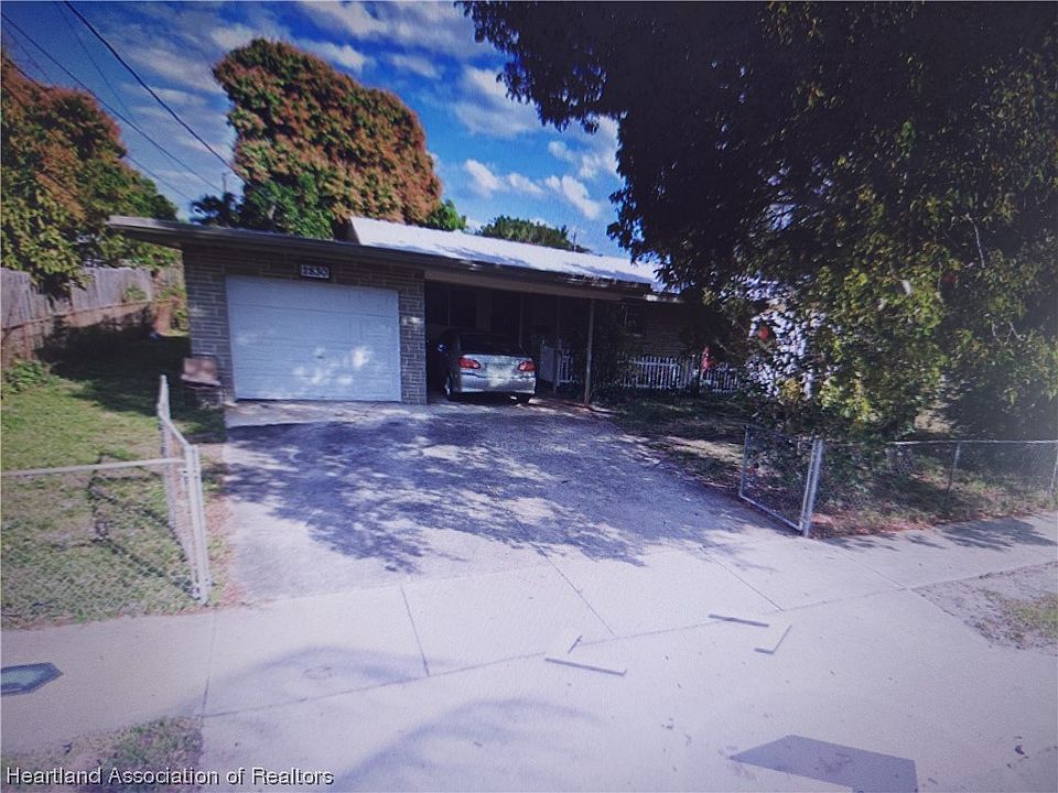 1st image of 2830 NE 1st Ter
