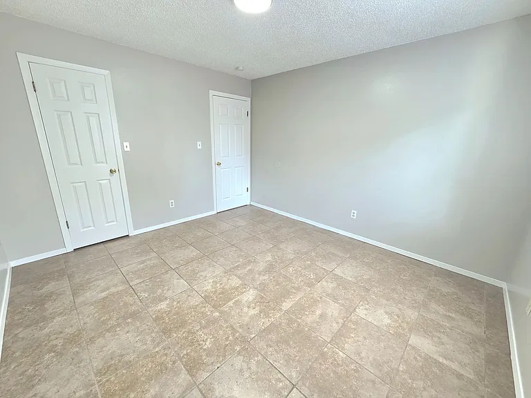 918-922 Teal Ct. — Photo 44