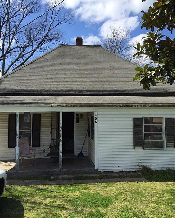 1st image of 422 SE D St