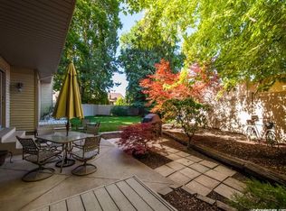 1562 E Rothmoor Cir, Holladay, UT 84121