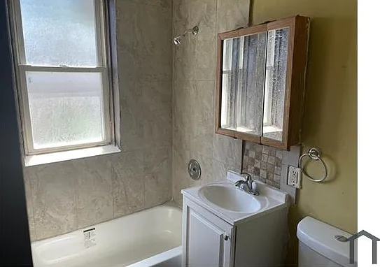 5611 W Le Moyne St — Photo 3