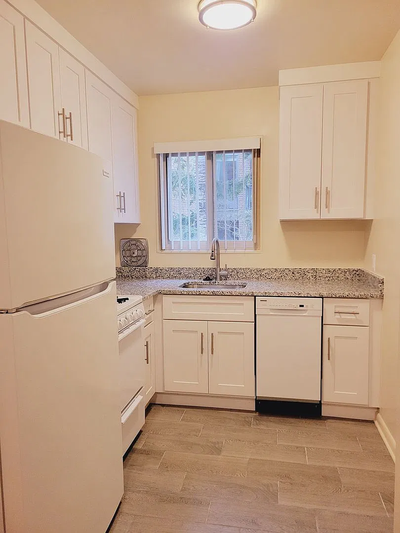 Twelve Oaks Apartments — Photo 4