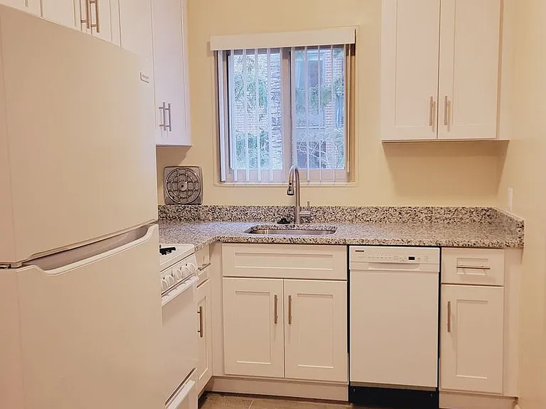 Twelve Oaks Apartments — Photo 16