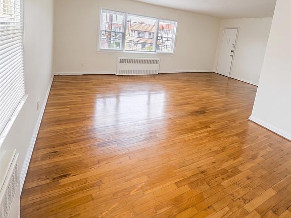 5th image of 2711 Deerfield Rd