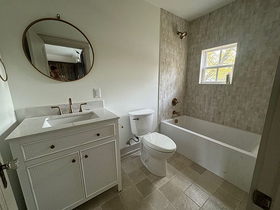5th image of 3774 Miller St