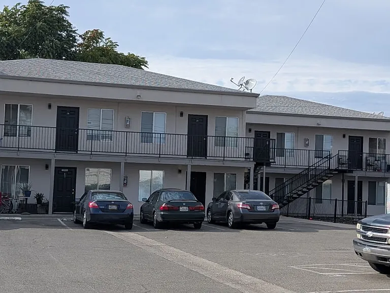 668 Cooper Ave — Photo 3