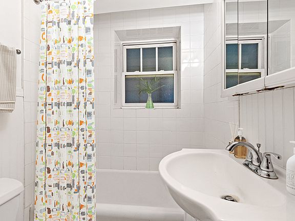 5th image of 1236 N Pearl St APT 2