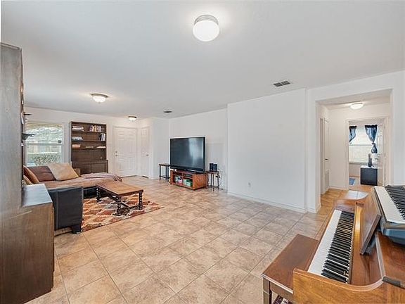 5th image of 2405 Gabriel Dr