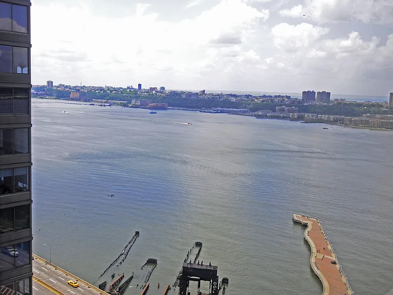220 Riverside Blvd #27F — Photo 8