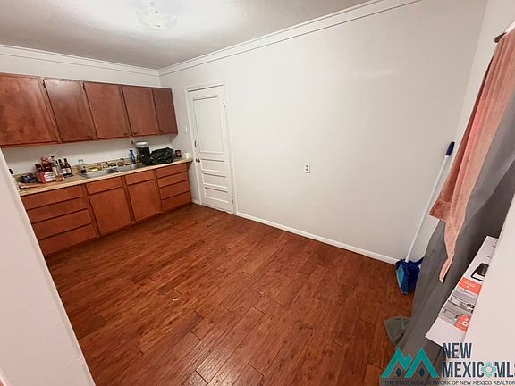 5th image of 604 S 3rd St