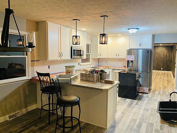 3rd image of 8444 Kifer Dr