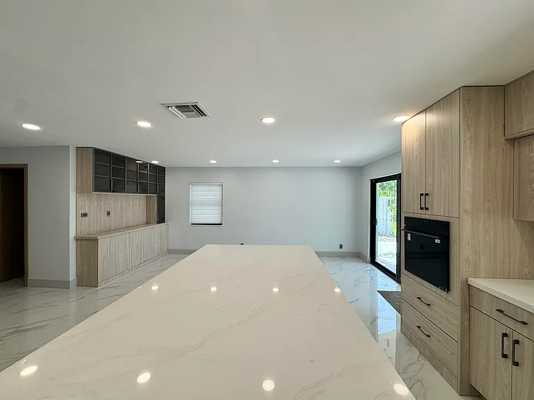 10225 SW 53rd St — Photo 6