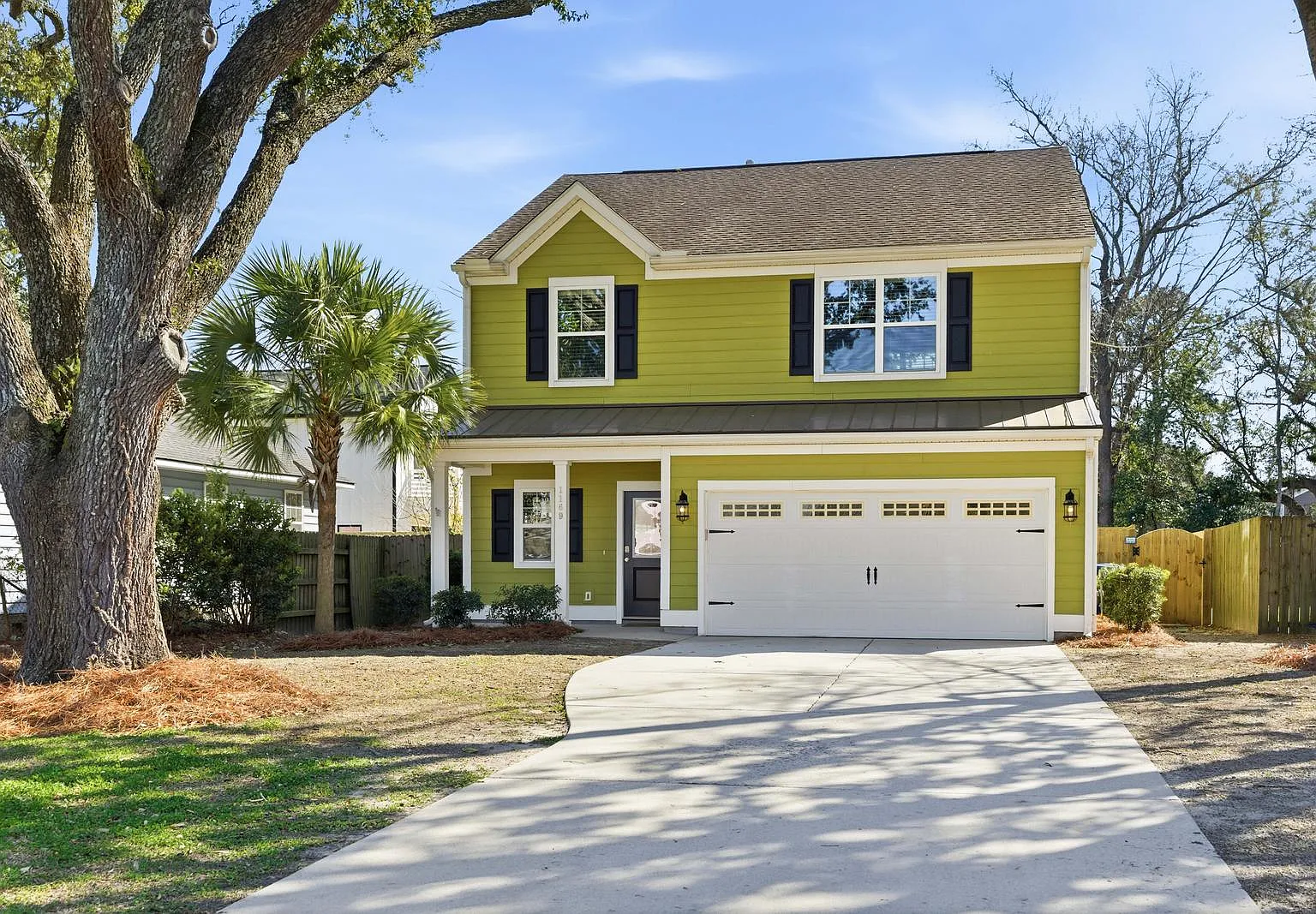 4 bed, 2.5 bath, 2216 sqft, $3,900 — Photo 1