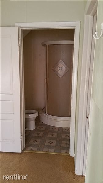 BATHROOM W/ SHOWER