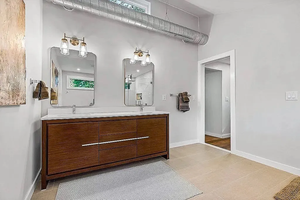 142 Ward St — Photo 3
