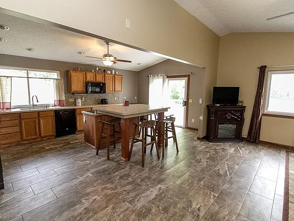 3rd image of 9372 Trillium Ln